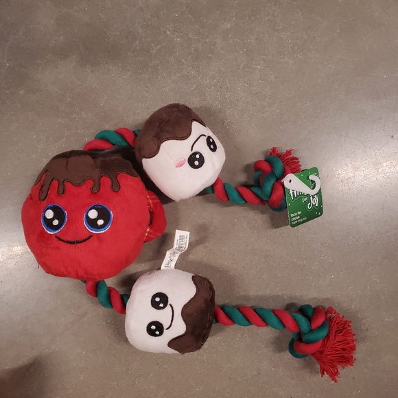 5 Dog toys, leash, collar - Picture 7 of 7